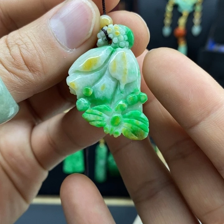 翡翠颈饰未镶嵌吊坠