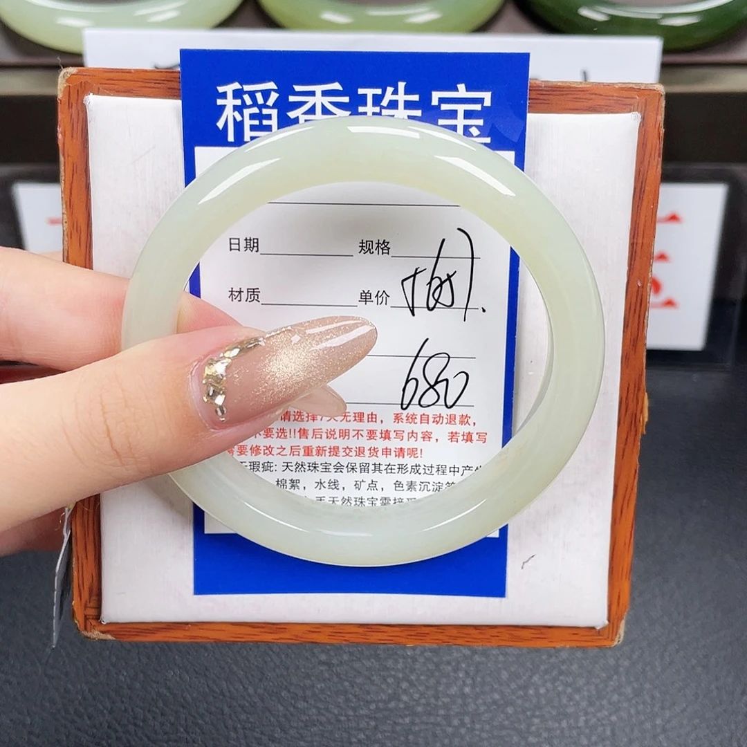 和田玉手镯未镶嵌