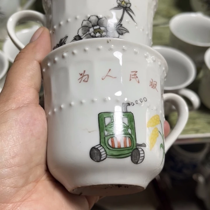墨彩和拖拉机的题材