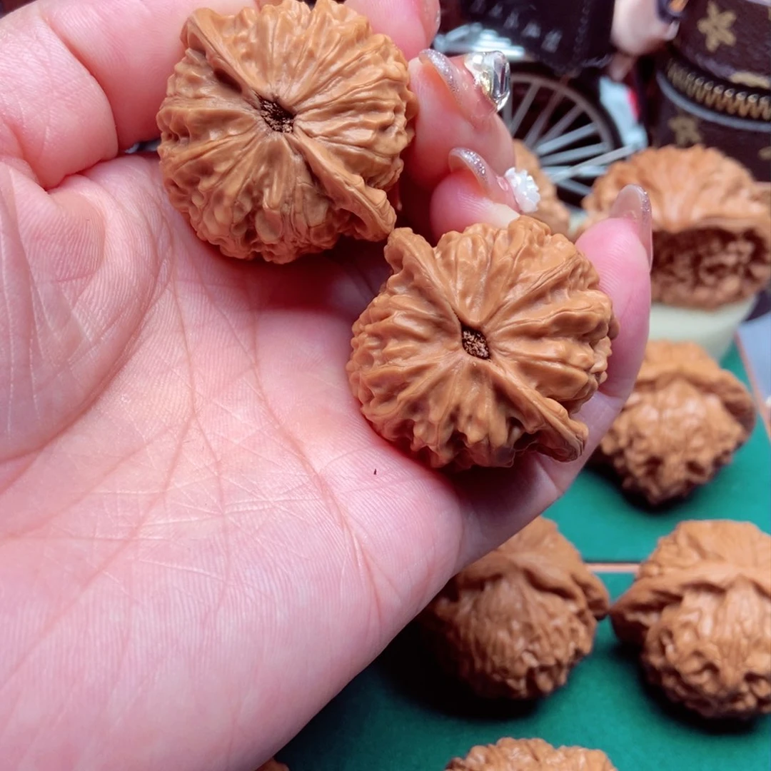 文玩核桃吊坠朱****树金牛