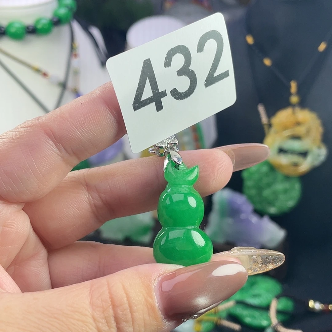 翡翠未镶嵌吊坠(赠链)