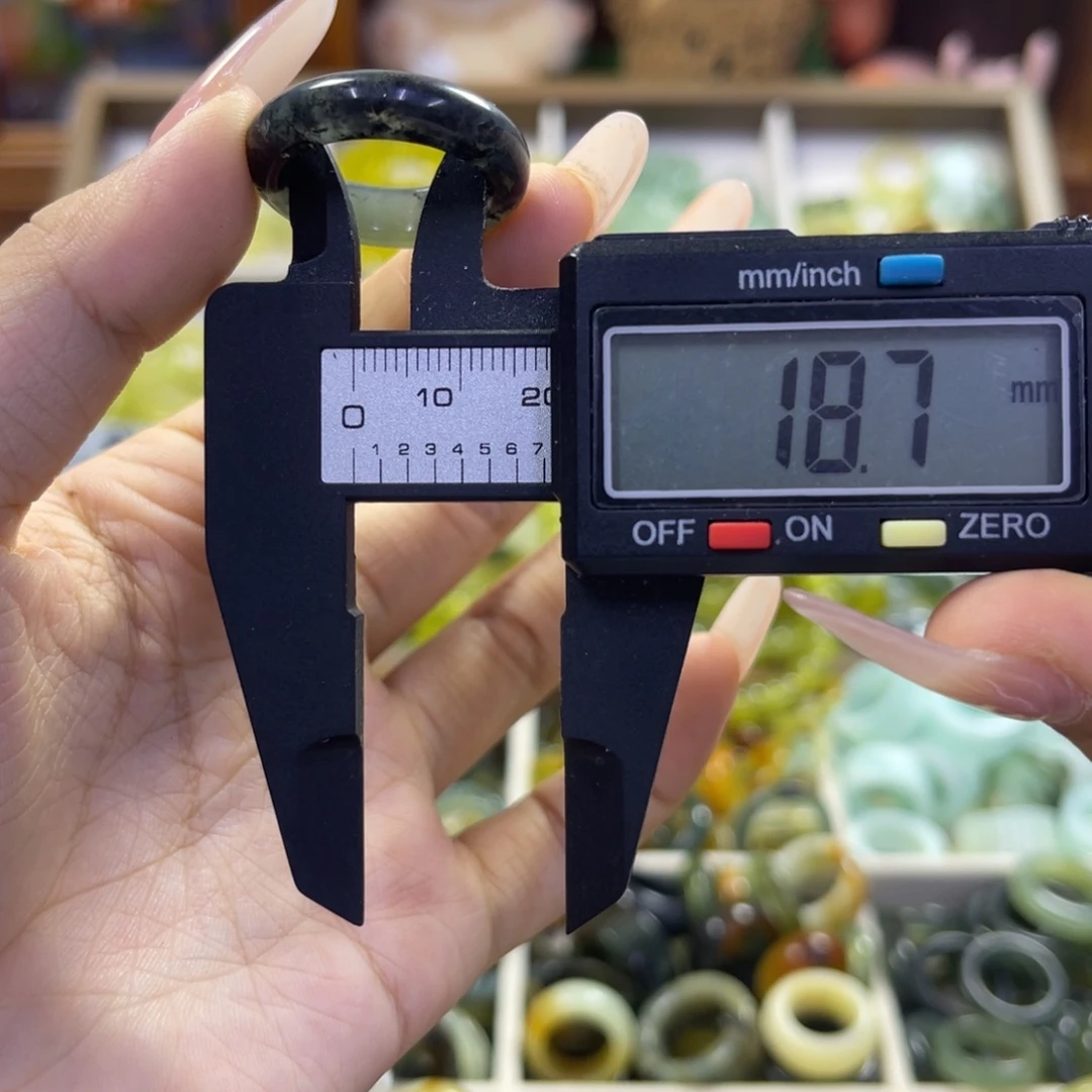 蛇纹石玉未镶嵌手镯83