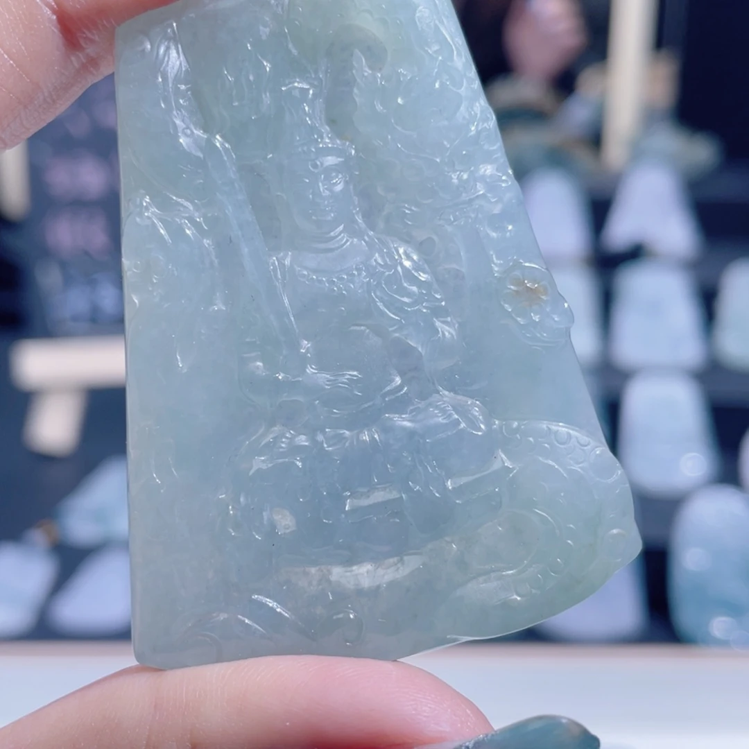 翡翠未镶嵌颈饰虚空藏