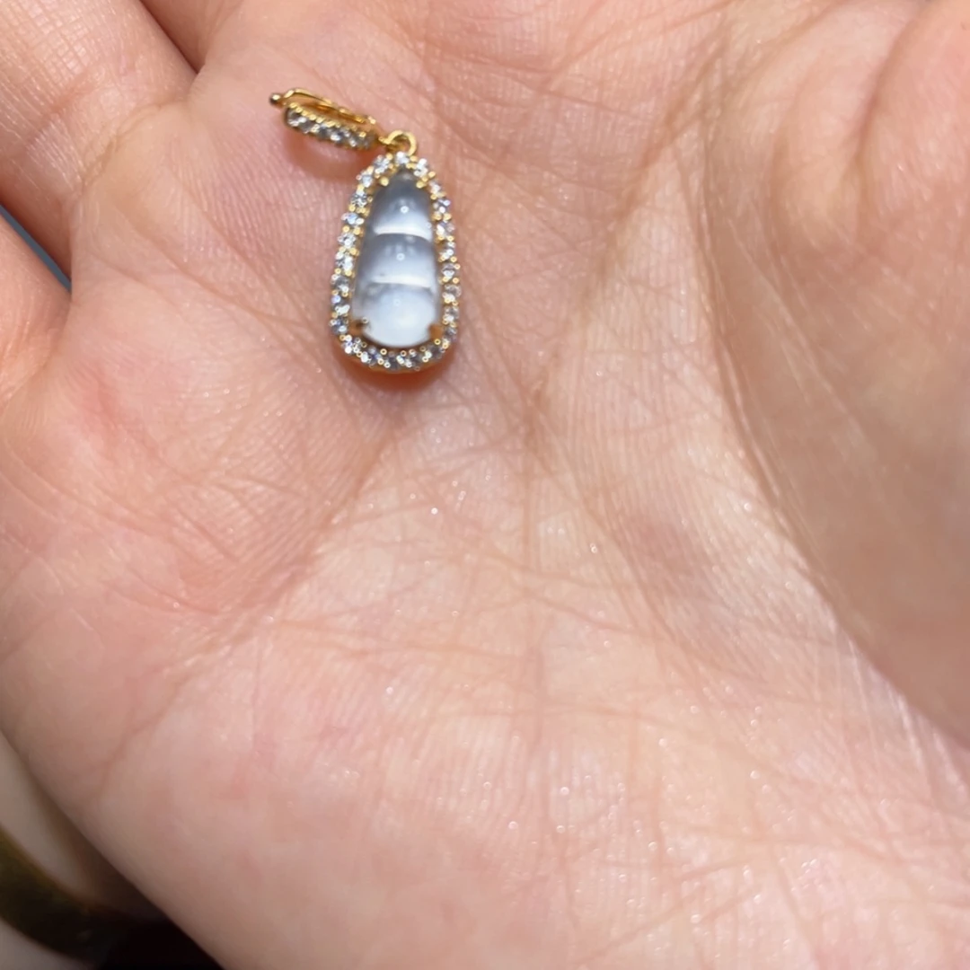 【闪购商品】颈饰18K金镶嵌翡翠i*