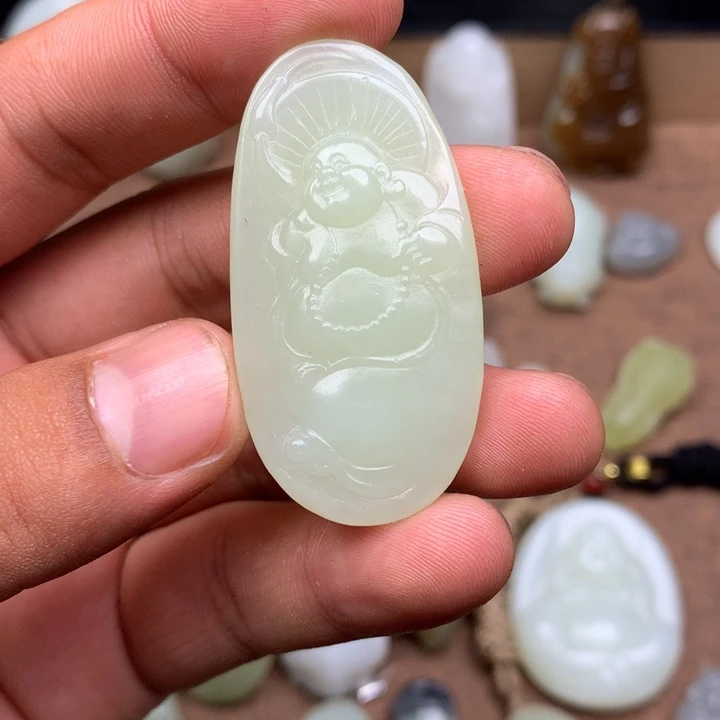 一****颈饰未镶嵌和田玉（糖玉）