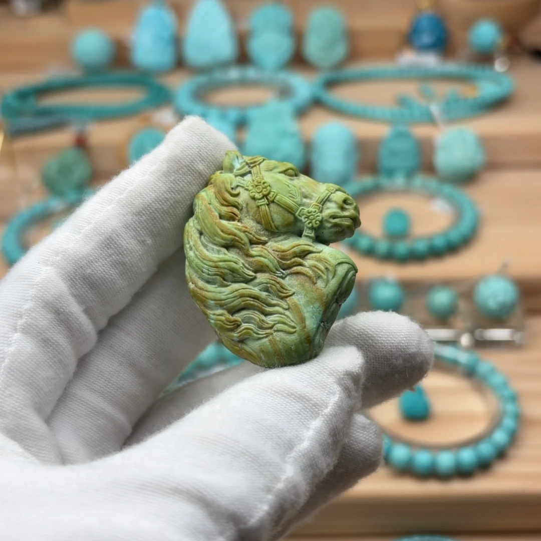 绿松石未镶嵌珠宝奇石