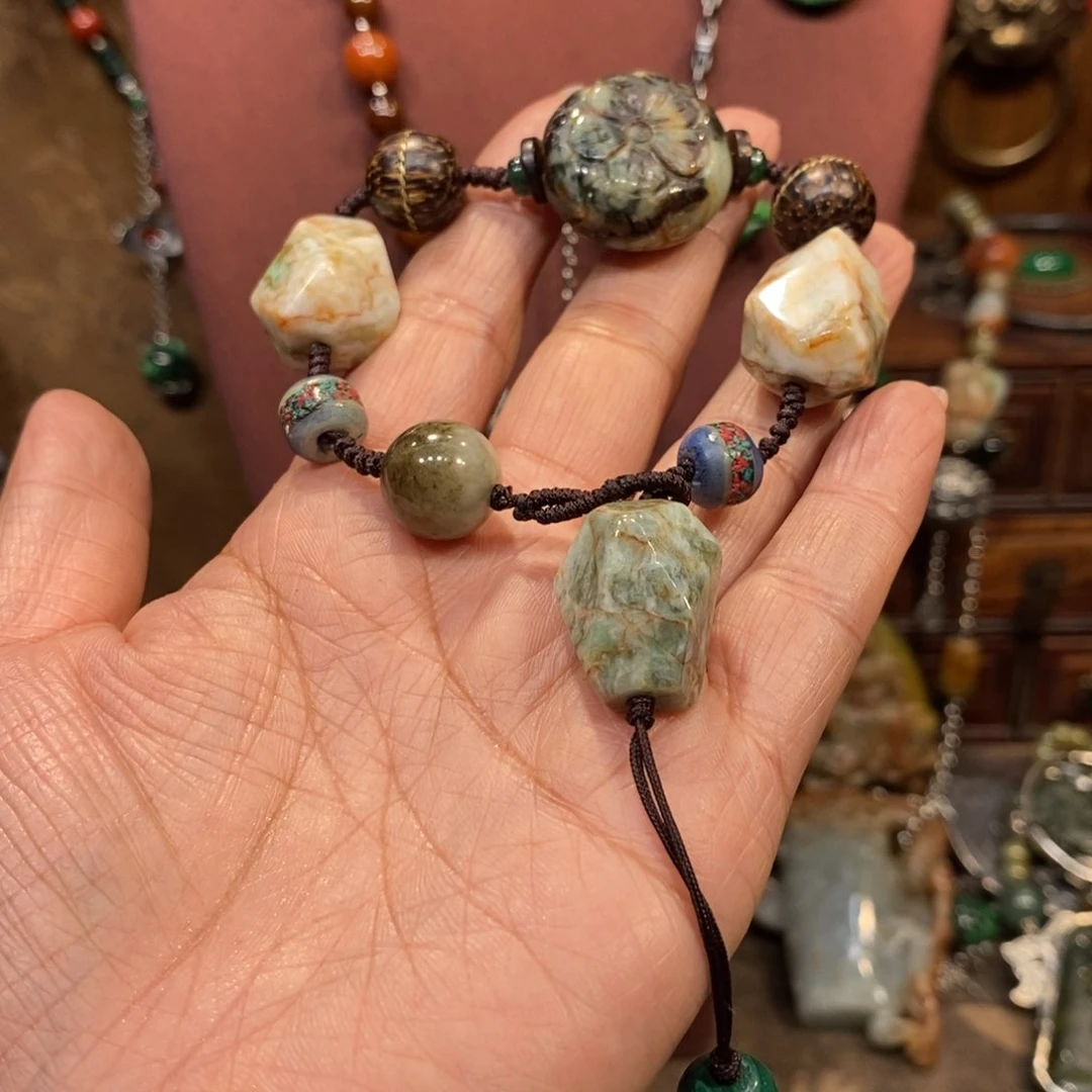 翡翠吊坠(赠链)未镶嵌