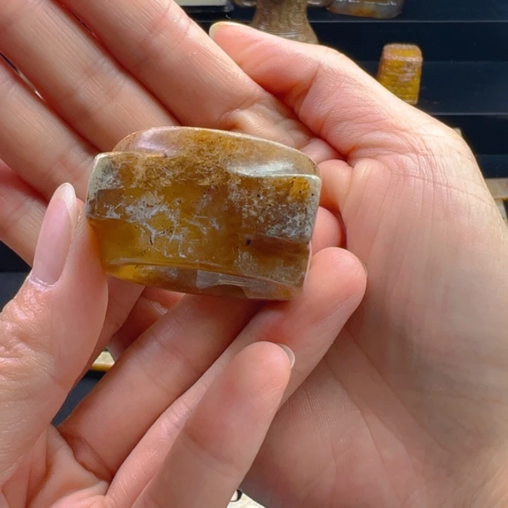 用***8未镶嵌和田玉（糖玉）挂件