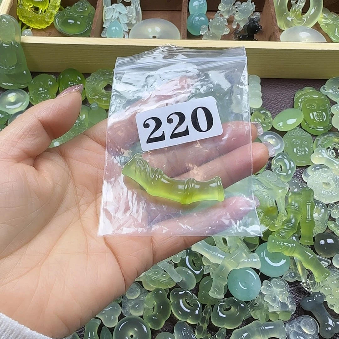 浩***宇蛇纹石玉未镶嵌岫玉吊坠
