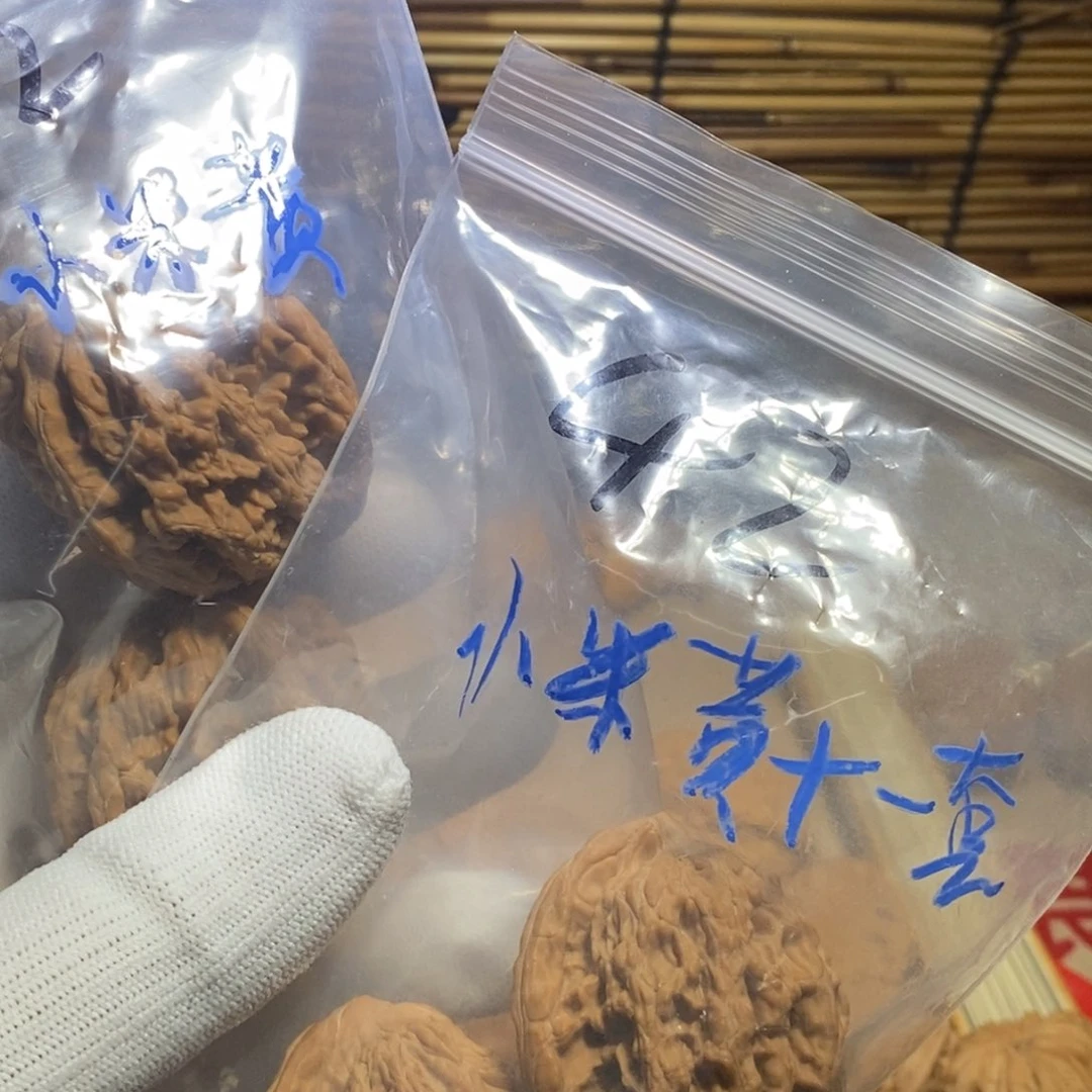 文玩核桃吊坠小*黄虎头