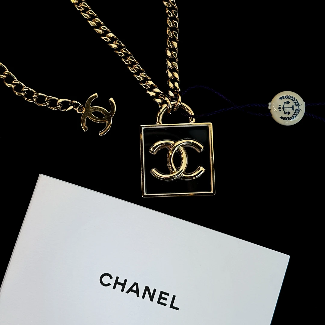 全新未使用 Chanel/香奈儿 23s金色亚克力双c锁头项链