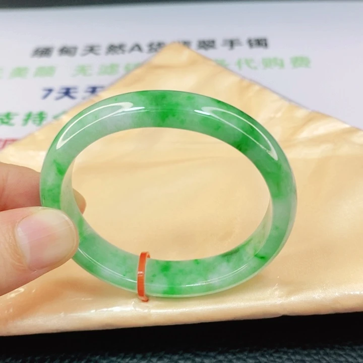 翡翠手镯未镶嵌52.8圈口贵妃