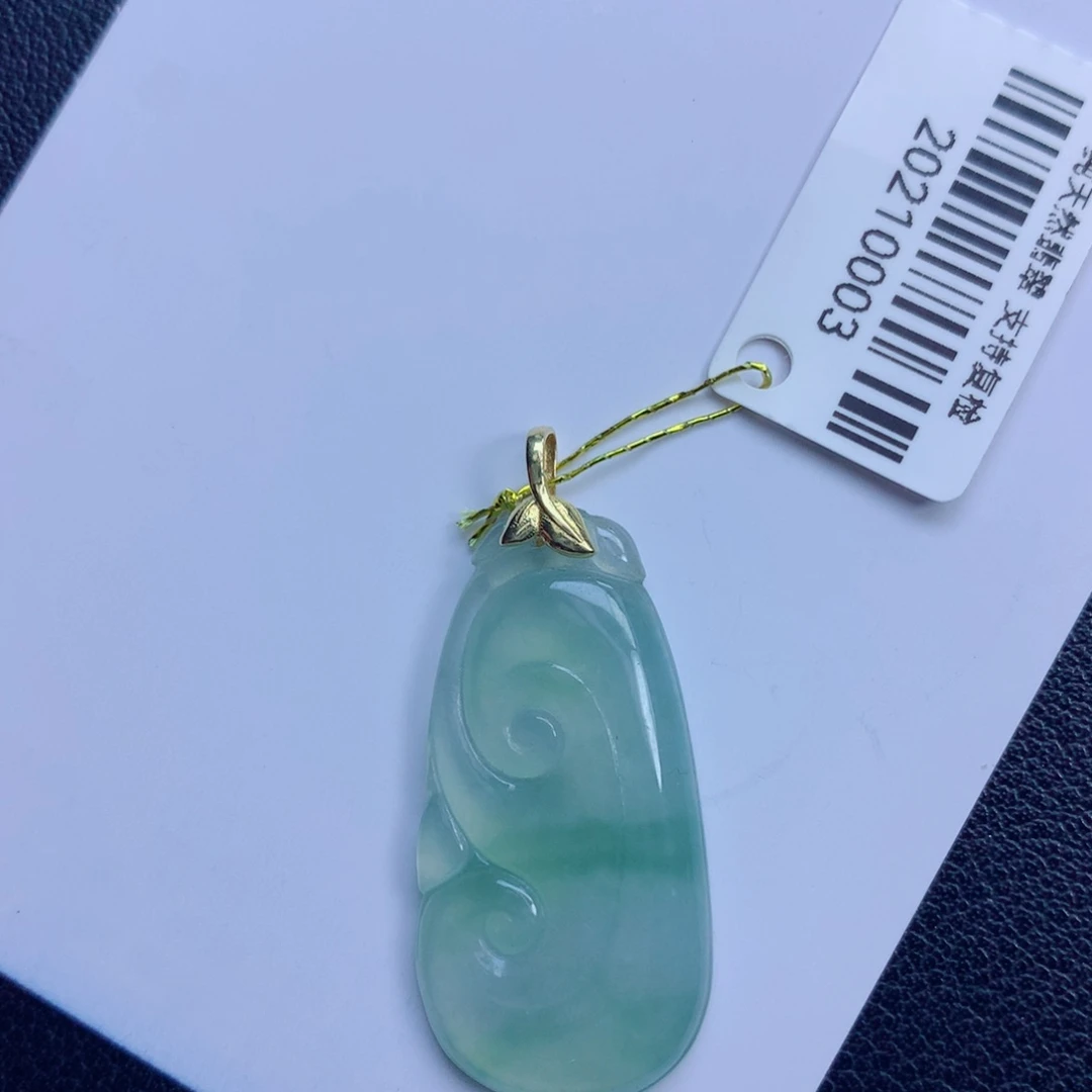 翡翠未镶嵌颈饰如意