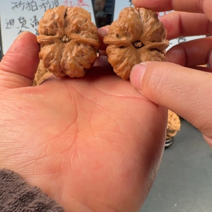 ****️吊坠文玩核桃蛤蟆的眼睛是真的好看