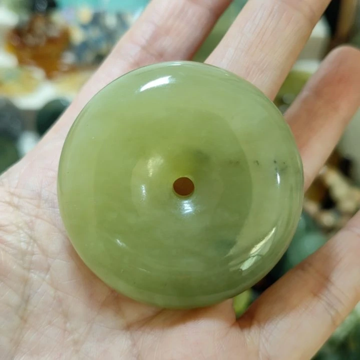 岫玉未镶嵌平安扣