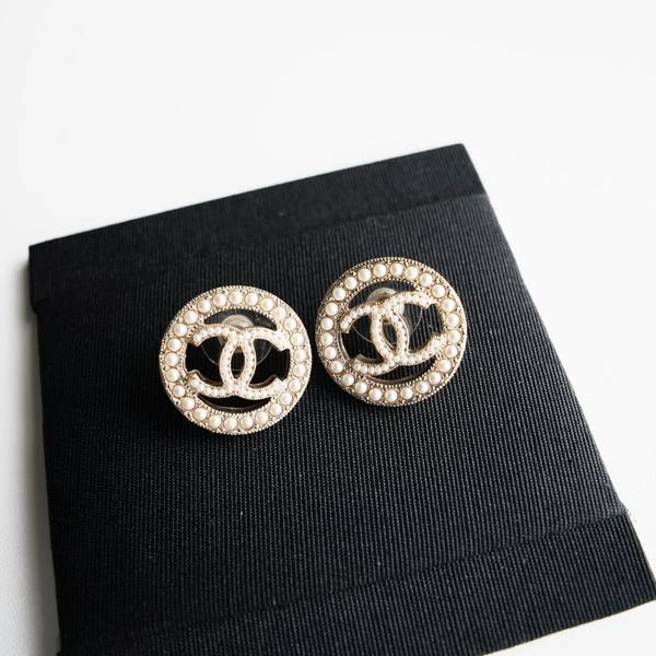 Chanel 珍珠双C镂空圆形耳钉
