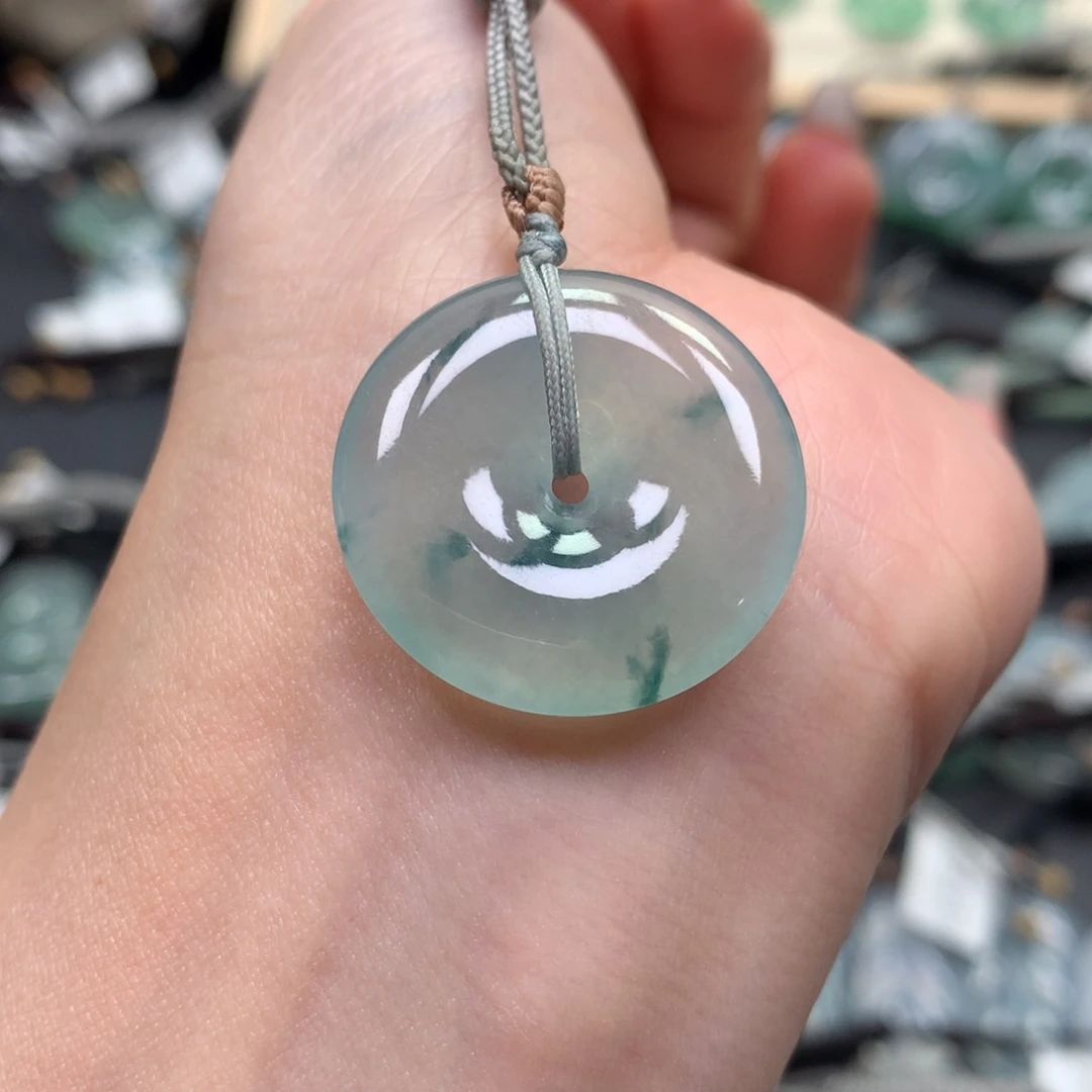 翡翠颈饰未镶嵌扣子