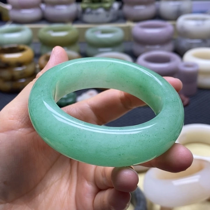 石英质玉未镶嵌手镯