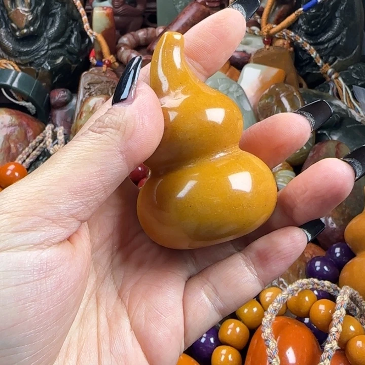 未镶嵌透闪石质玉珠宝奇石