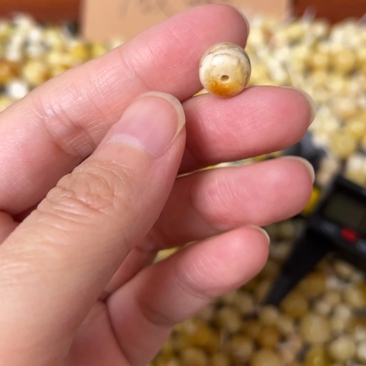 蜜蜡未镶嵌裸石10.1mm一个