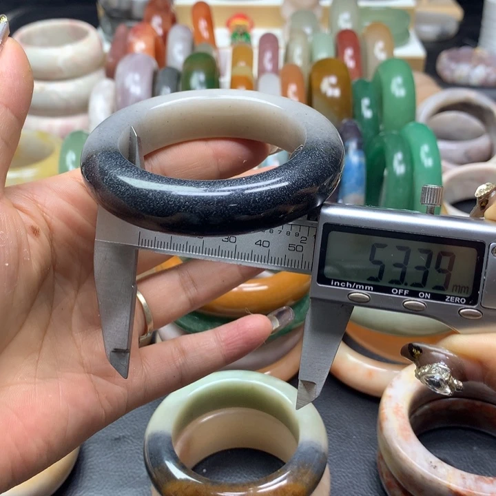 未镶嵌手镯石英质玉