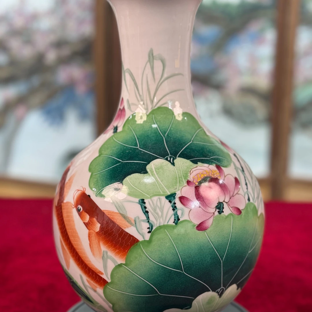 【景德镇】手工手绘富贵荷荷金鱼赏瓶R0433