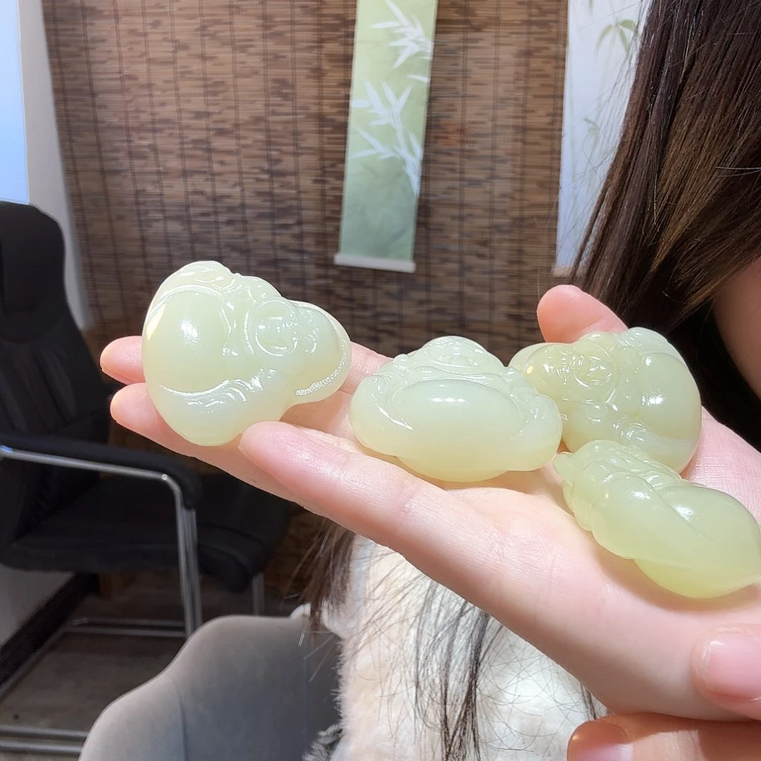 陈****蛇纹石玉未镶嵌颈饰