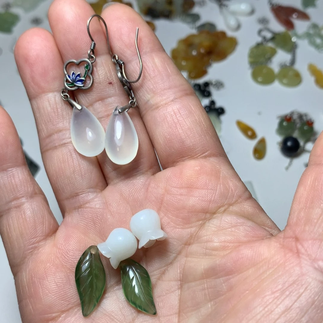 蛇纹石玉耳环未镶嵌星****界