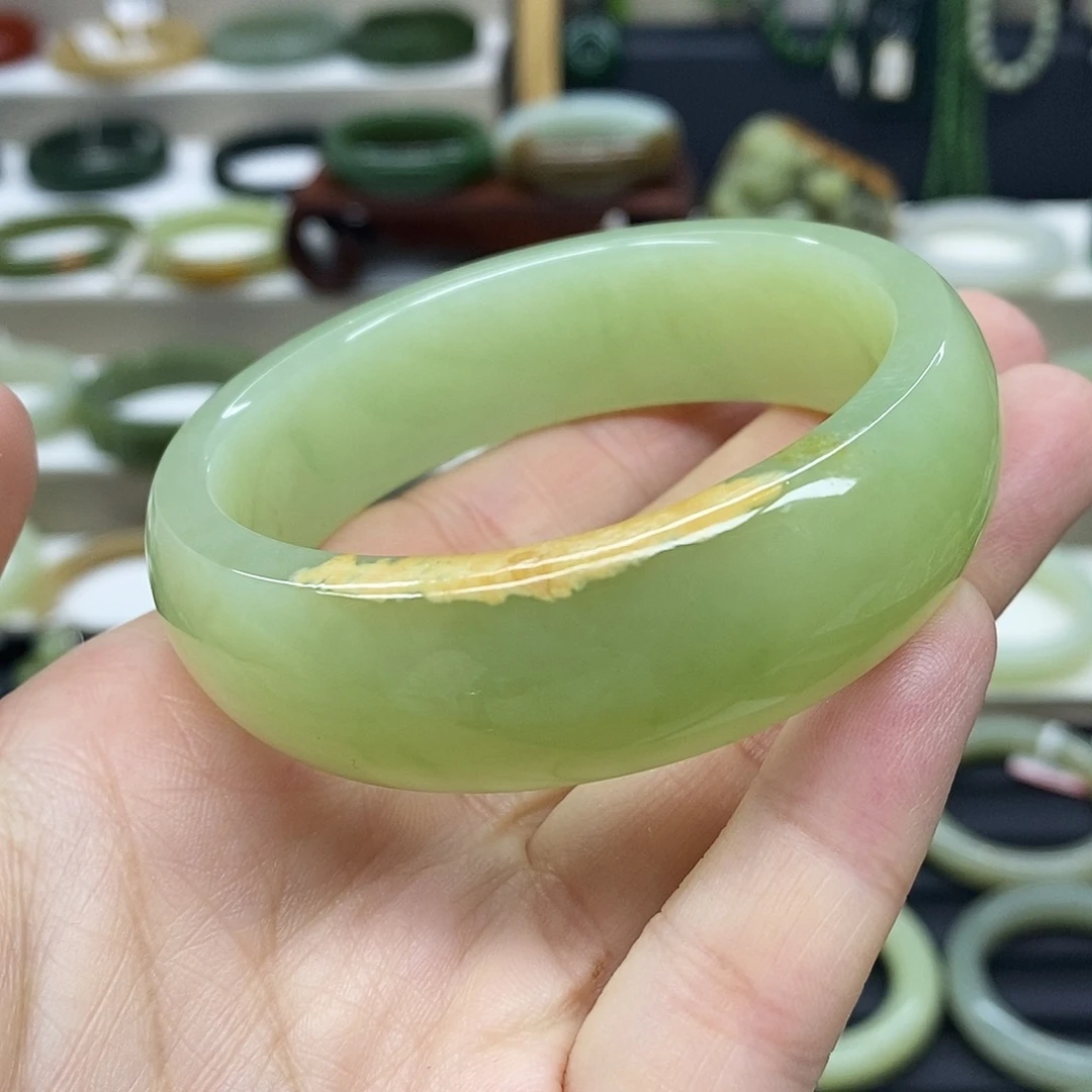 和田玉未镶嵌手镯