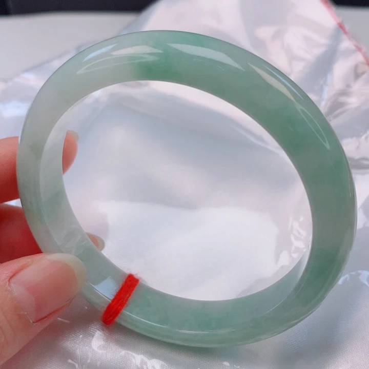 翡翠手镯未镶嵌60。61