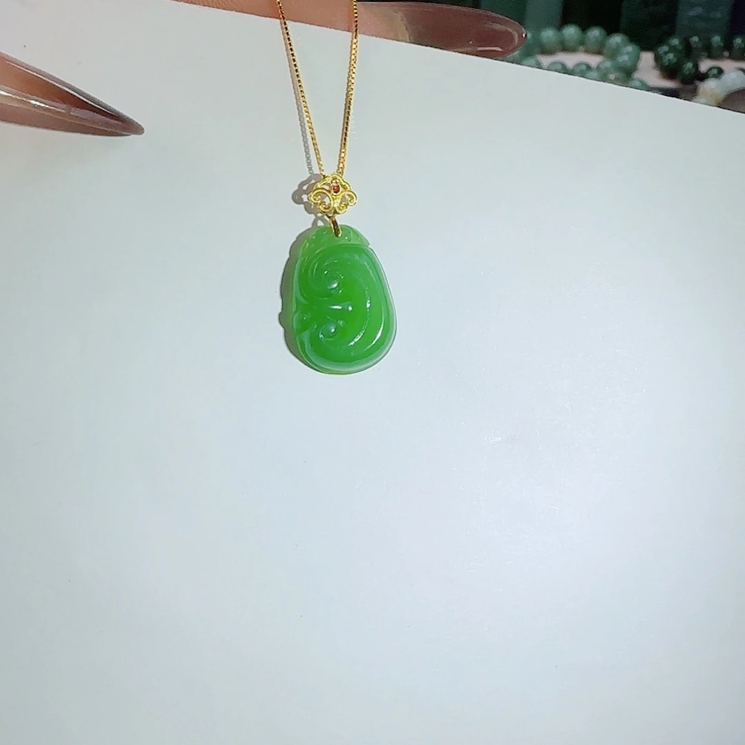 颈饰18K金镶嵌和田玉
