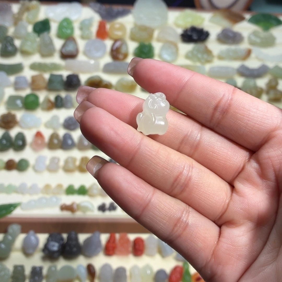 l***y和田玉未镶嵌颈饰