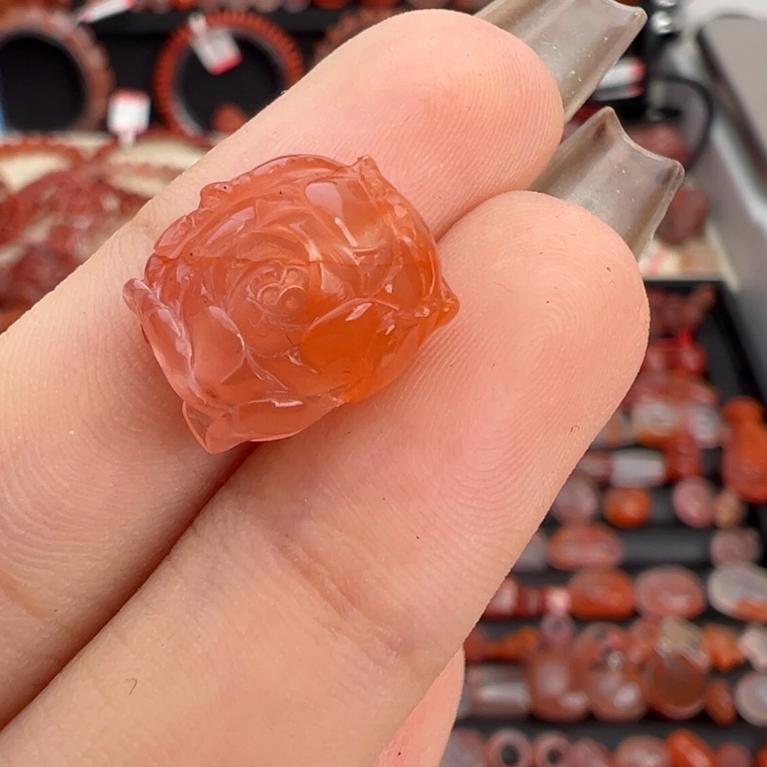 南红玛瑙未镶嵌颈饰牡丹花
