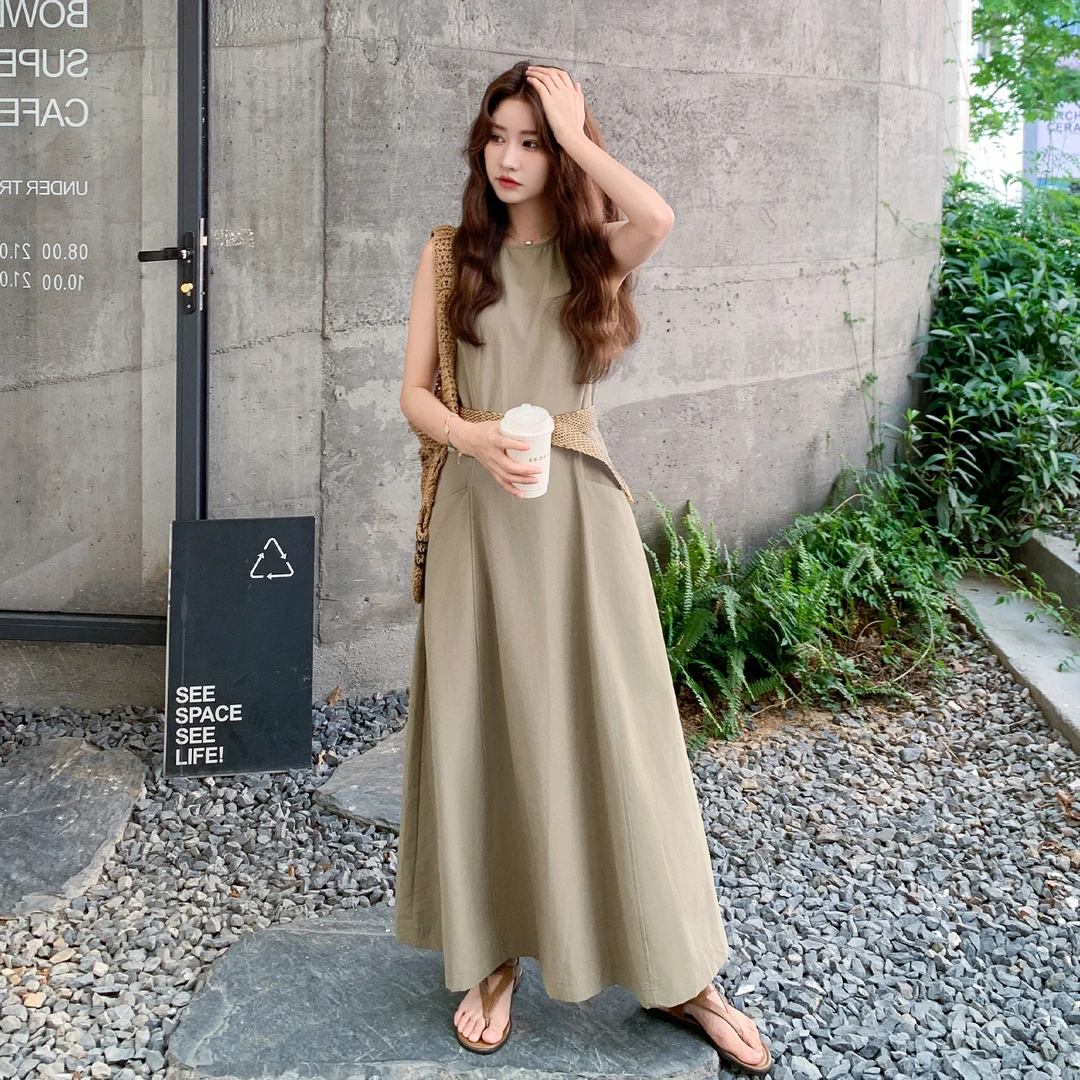 小众高级感轻熟风圆领背心连衣裙别致独特设计感宽松无袖百褶长裙