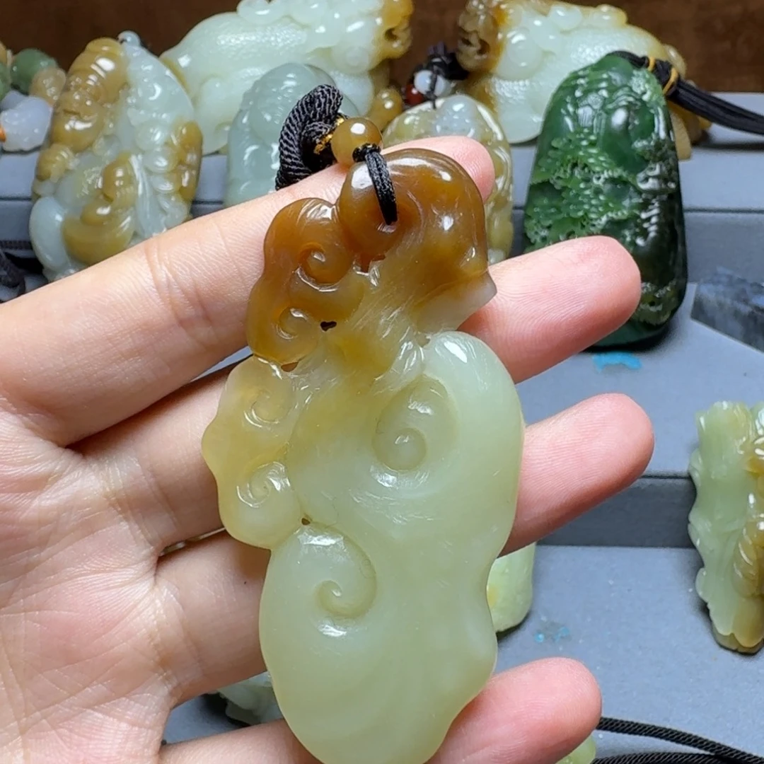 用***7和田玉未镶嵌颈饰