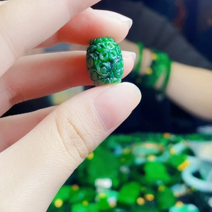 颈饰未镶嵌翡翠多样性