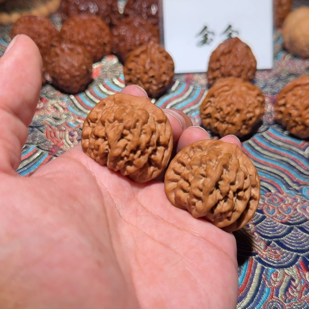 把件核桃820秦闷，尺寸38