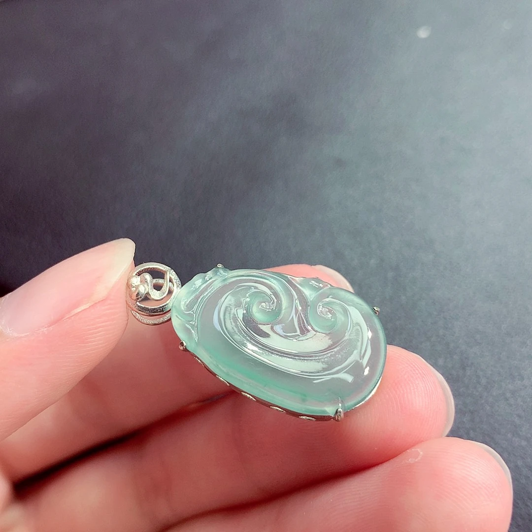 翡翠未镶嵌颈饰挂件