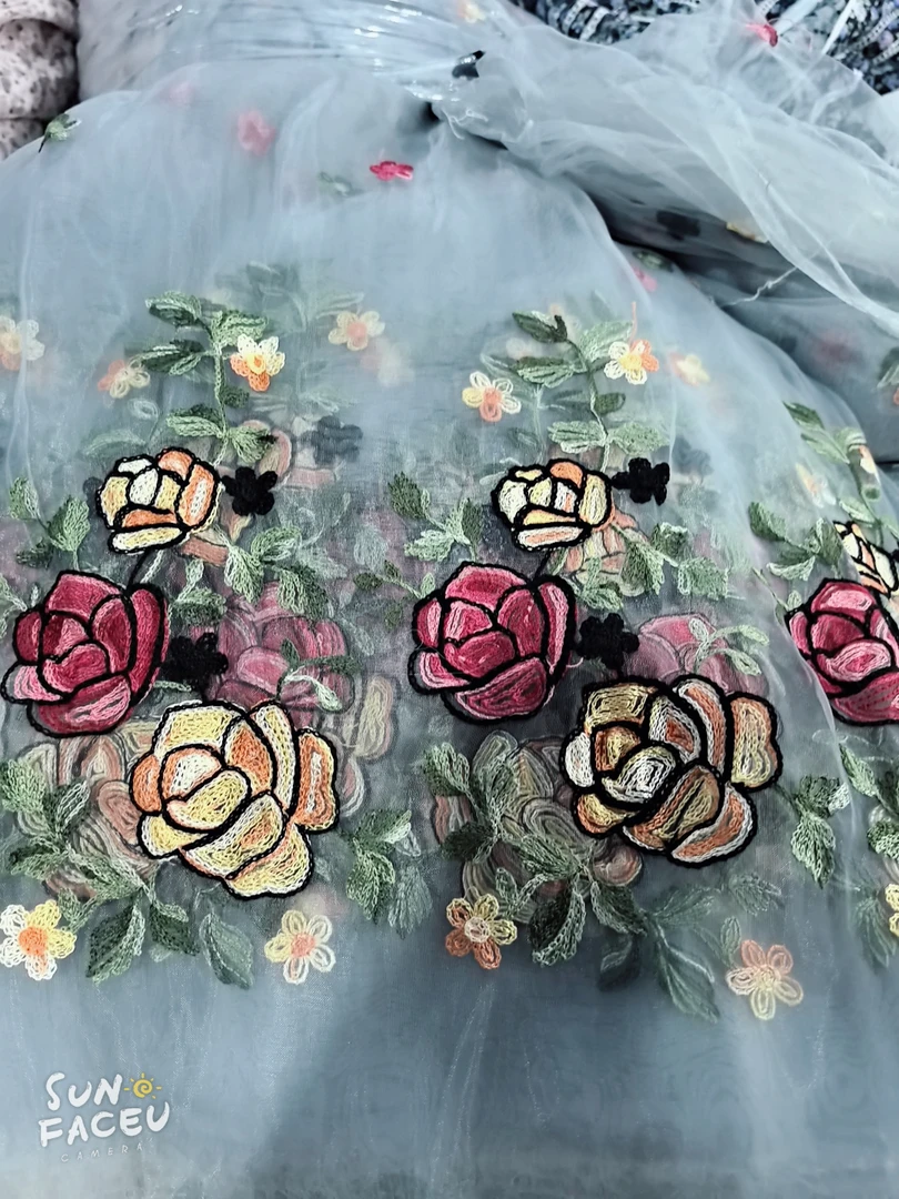 粉灰色欧根纱绣花玫瑰花刺绣布料可做衣服连衣裙宽1.4米中国风