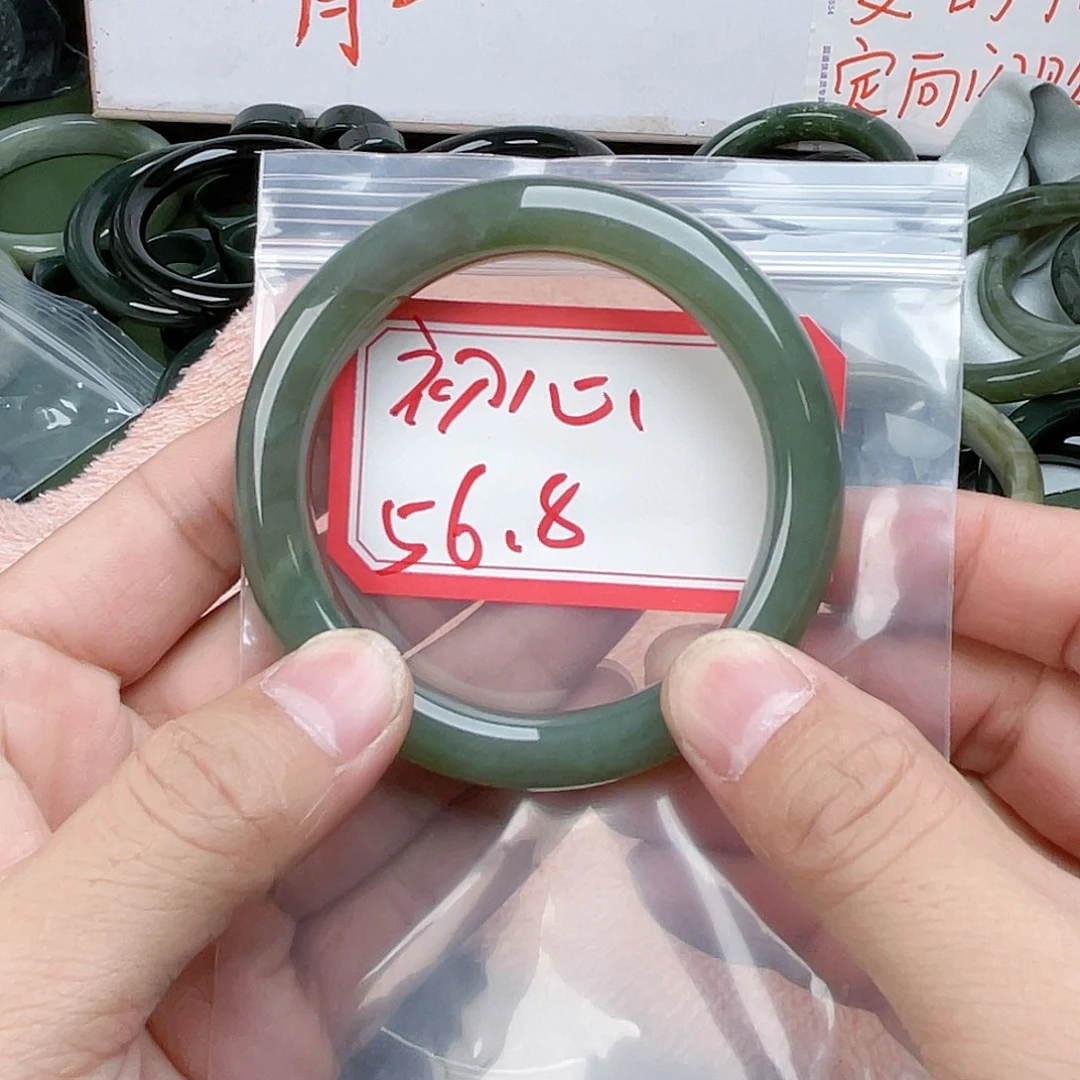 初***心和田玉未镶嵌手镯