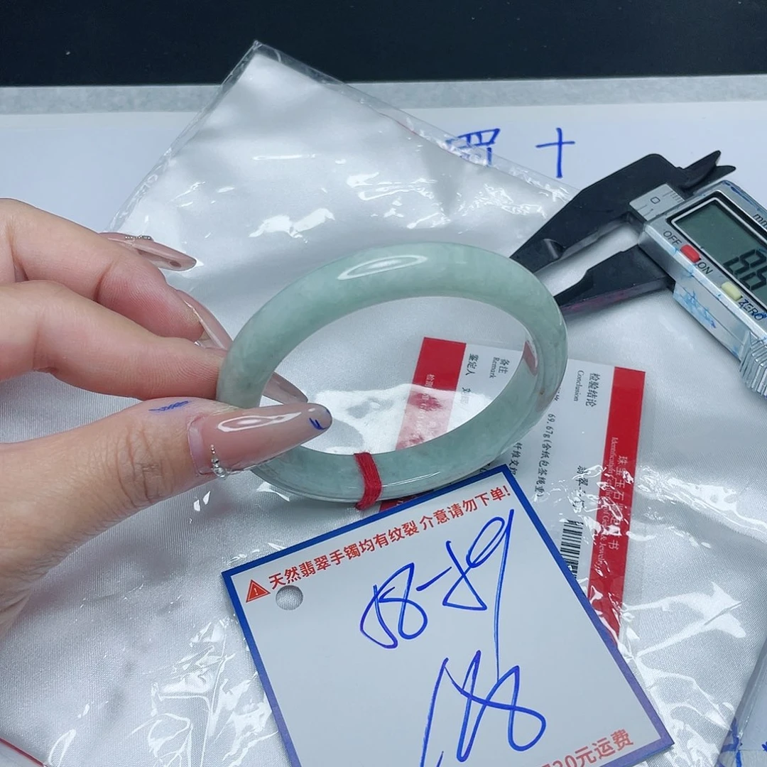 翡翠手镯未镶嵌翡翠