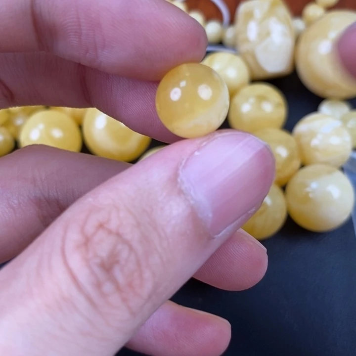 未镶嵌琥珀裸石黄阶微瑕5