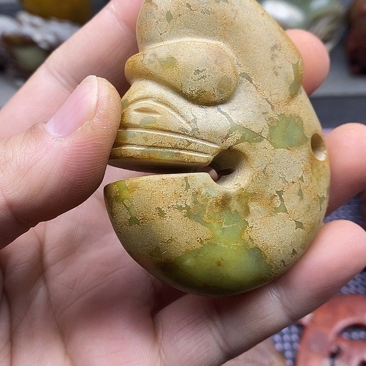 未镶嵌蛇纹石玉颈饰