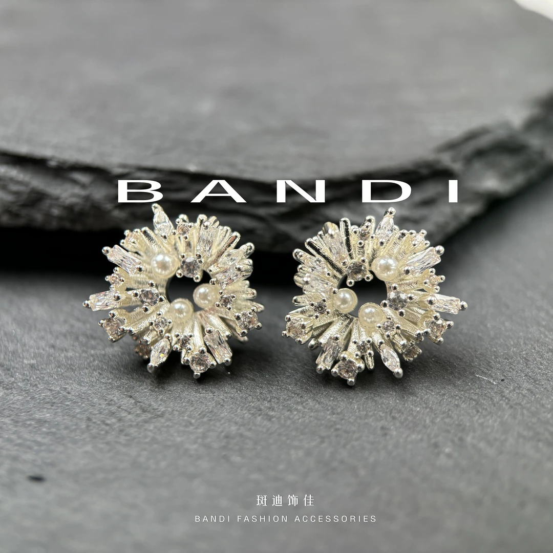 铜合金仿珍珠耳饰 BANDI 雪花镀白金贝珠耳钉 925银针 小众轻奢