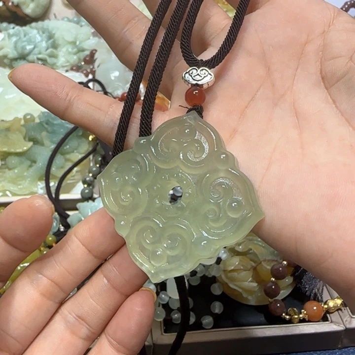蛇纹石玉未镶嵌吊坠