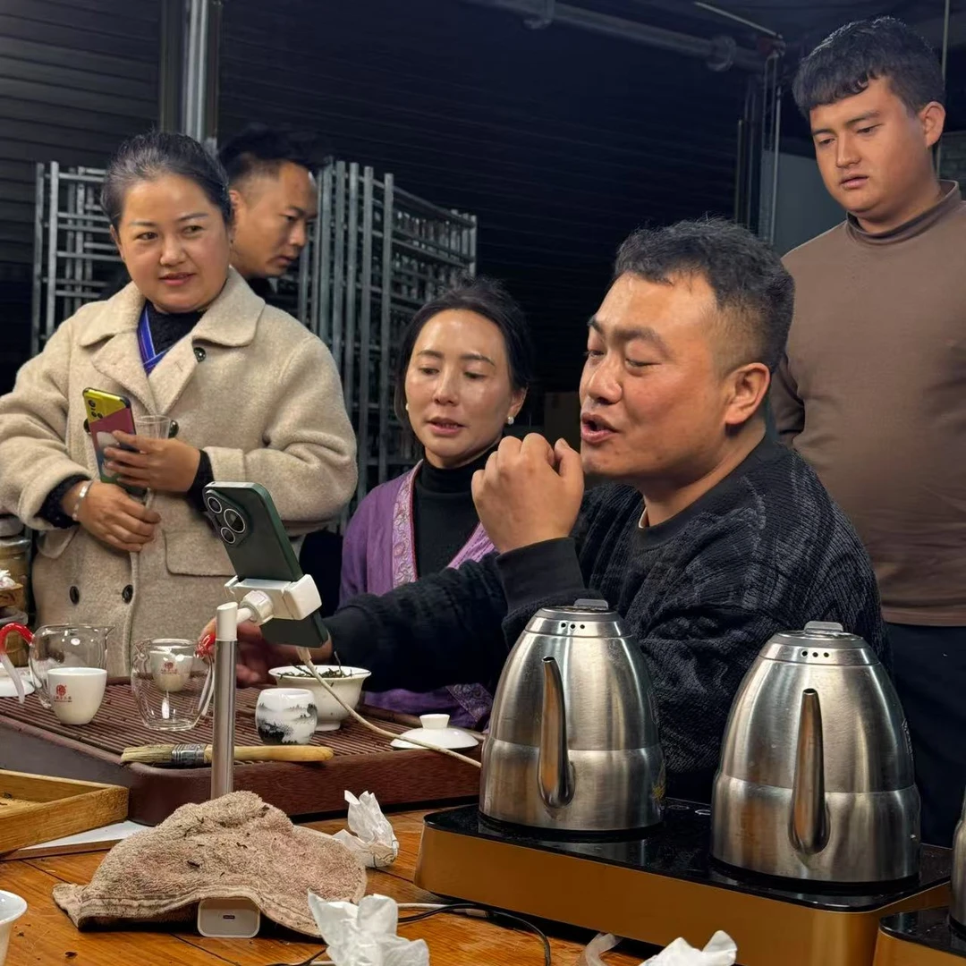 （1.16）2024年  头春  下磨烈绿水塘古树纯料  100克/包   配茶样