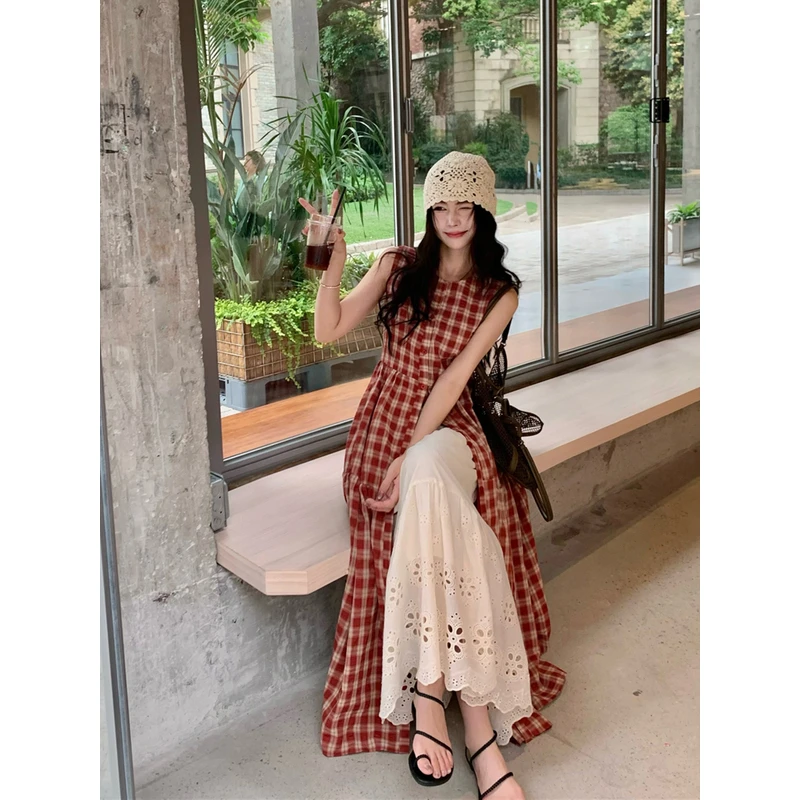 复古气质红色格子设计感开叉背心连衣裙刺绣镂空半身裙两件套女夏