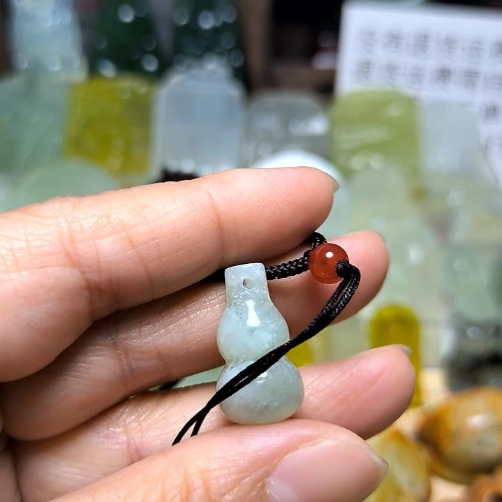 岫玉吊坠(不含链)未镶嵌