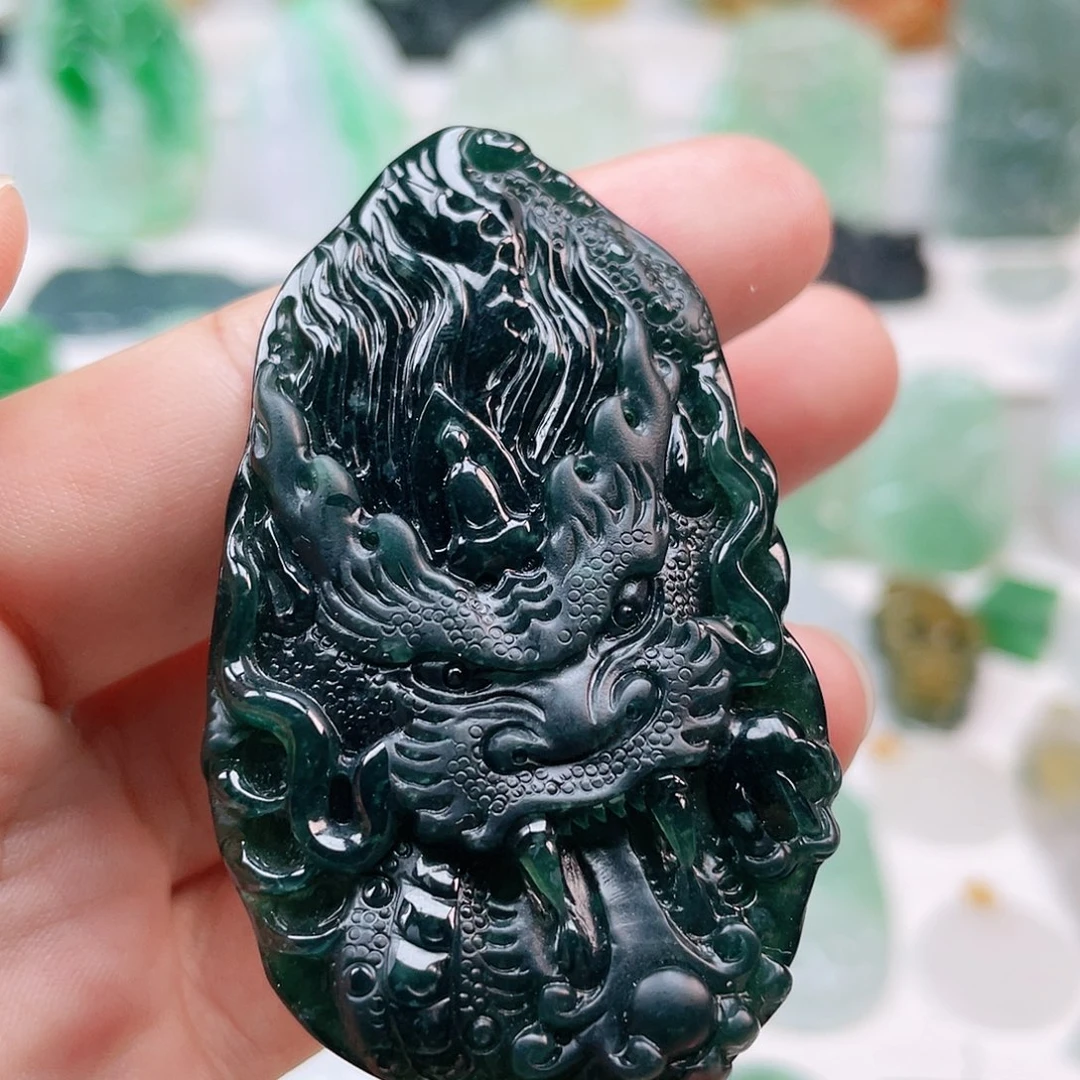 翡翠颈饰未镶嵌龙