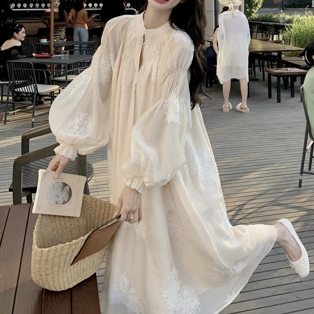 法式刺绣小众设计感气质连衣裙女春季新款复古好看初恋超仙长裙子